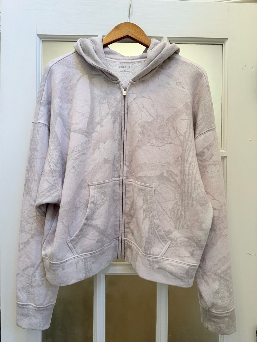 Hollister Women’s Medium Pink camouflage Zip Hoodie